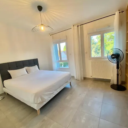 4t - 33 Avenue Gaston Chauvin *